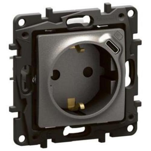 LEGRAND - Socket SCHUKO 16A with child protection and USB type C 1.5A 7.5W Niloe New NP3312MG