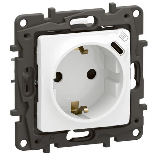 LEGRAND - Socket SCHUKO 16A with child protection and USB type C 1.5A 7.5W white Niloe New NP3312WH